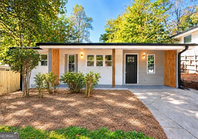 Photo 1 of Single family home for sale at 685 Montevista St Sw, Atlanta, GA 30310 | MLS# 10877417 | Listing updated on 2026-10-28