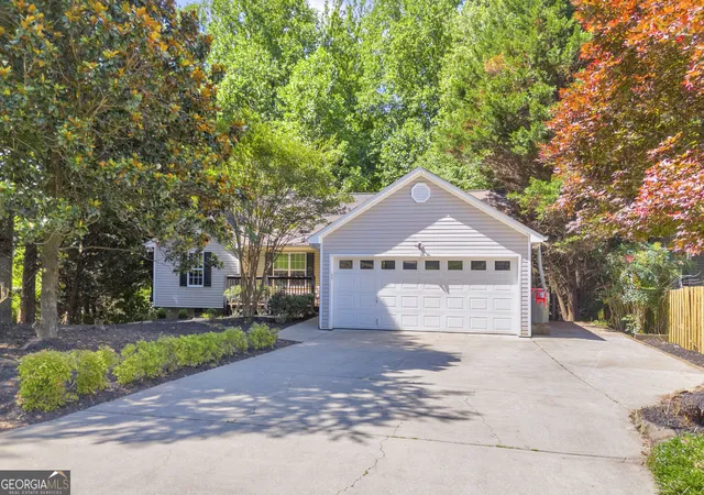Photo 2 of Single family home for sale at 2941 Lake Holw Rd, Gainesville, GA 30501 | MLS# 10788751 | Listing updated on 2026-08-31