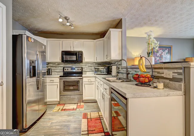 Photo 4 of Sale Pending at 1015 Magnolia Gardens Walk, Mcdonough, GA 30253 | MLS# 10821970 | Listing updated on 2026-10-02