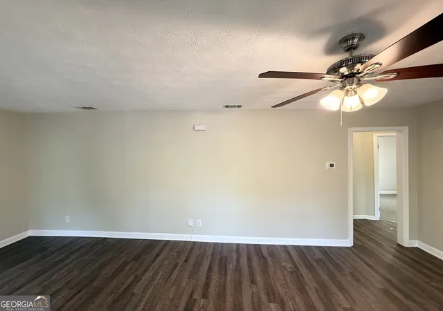 Photo 3 of Single family home for sale at 424 Dorsey Rd, Hapeville, GA 30354 | MLS# 10829227 | Listing updated on 2026-10-03