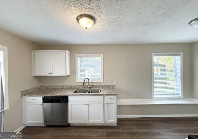 Photo 4 of Single family home for sale at 424 Dorsey Rd, Hapeville, GA 30354 | MLS# 10829227 | Listing updated on 2026-10-03