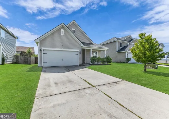 Photo 3 of Single family home for sale at 413 Lions Den Dr, Pooler, GA 31322 | MLS# 10833232 | Listing updated on 2026-09-14