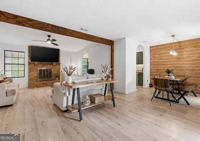 Photo 3 of Single family home for sale at 607 Leaning Oaks Dr, Savannah, GA 31410 | MLS# 10769492 | Listing updated on 2026-09-19
