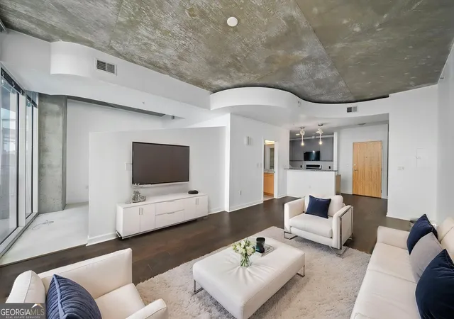2nd image of 400 W Peachtree St Nw #1702, Atlanta, GA 30308 | MLS# 10715472