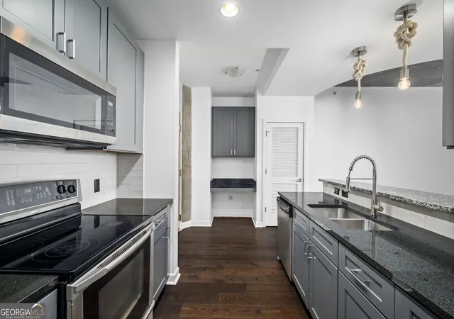 4th image of 400 W Peachtree St Nw #1702, Atlanta, GA 30308 | MLS# 10715472