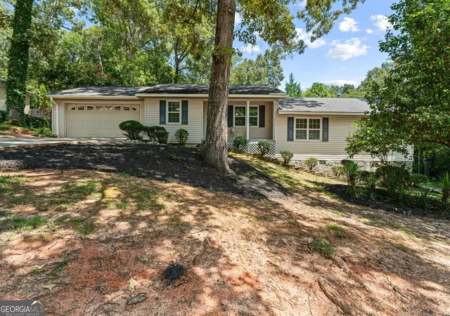 Photo 2 of Sale Pending at 102 Crestwood Cir, Centerville, GA 31028 | MLS# 10828710 | Listing updated on 2026-09-02