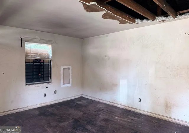 Photo 2 of Sale Pending at 215 Taft St Sw, Atlanta, GA 30315 | MLS# 10797628 | Listing updated on 2026-09-08