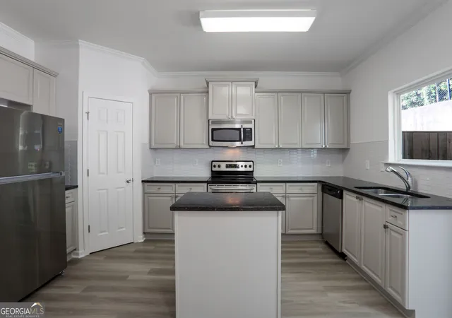 4th image of 1488 Liberty Pkwy Nw, Atlanta, GA 30318 | MLS# 10731465