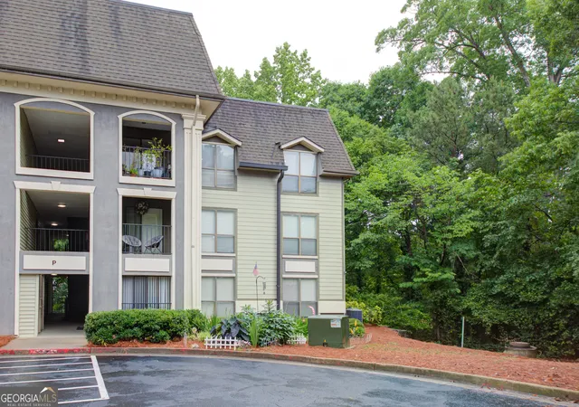 Listing Photo 2 - Condo for sale in building located at 2657 Lenox Rd Ne, Atlanta, GA 30324 - Unit #213