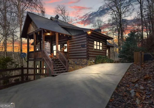 Photo 2 of Single family home for sale at 401 Dancing Leaves Trl, Blue Ridge, GA 30513 | MLS# 10735707 | Listing updated on 2026-06-04