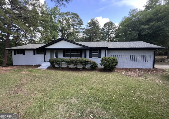 Homes for sale in Milledgeville, GA | 125 Sinclair Marina Rd Ne, Milledgeville, GA 31061 | MLS# 10800043