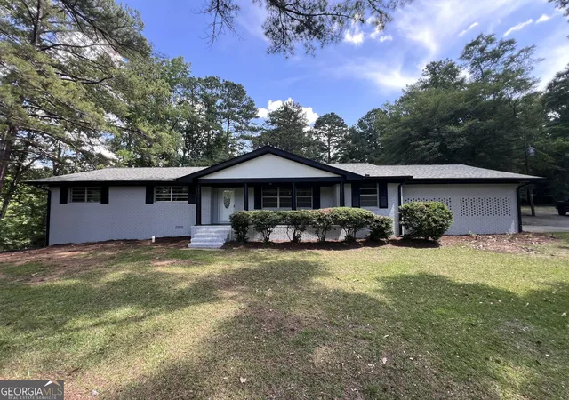 Homes for sale in Milledgeville, GA | 125 Sinclair Marina Rd Ne, Milledgeville, GA 31061 | MLS# 10800043