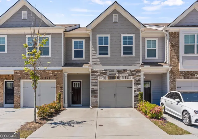 Townhouse for sale at 1950 Dillon Dr, Lithonia, GA 30058 | MLS# 10730985