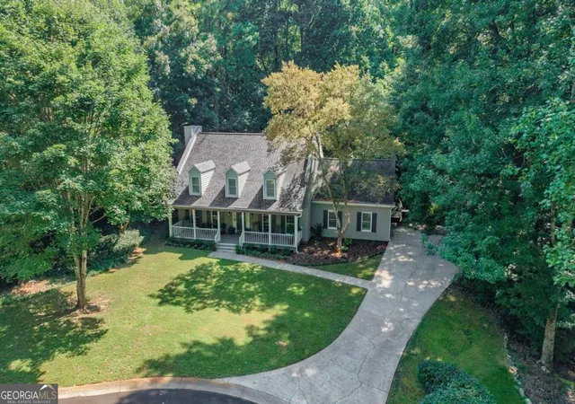 Photo 3 of Sale Pending at 1024 Derby Run Nw, Marietta, GA 30064 | MLS# 10825638 | Listing updated on 2026-09-16