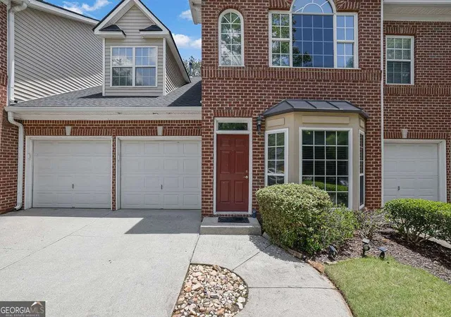 Photo 3 of Townhouse for sale at 3003 Sterling Ct, Roswell, GA 30075 | MLS# 10788324 | Listing updated on 2026-08-24