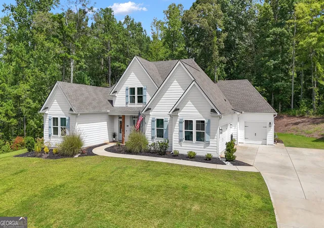 1st image of 215 Greyfairs Ave, Senoia, GA 30276 | MLS# 10827579