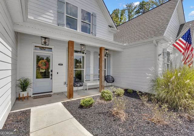 Photo 4 of Single family home for sale at 215 Greyfairs Ave, Senoia, GA 30276 | MLS# 10827579 | Listing updated on 2026-09-21