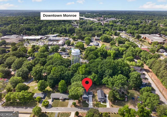 Photo 3 of Single family home for sale at 125 E 5th St, Monroe, GA 30655 | MLS# 10832466 | Listing updated on 2026-09-11