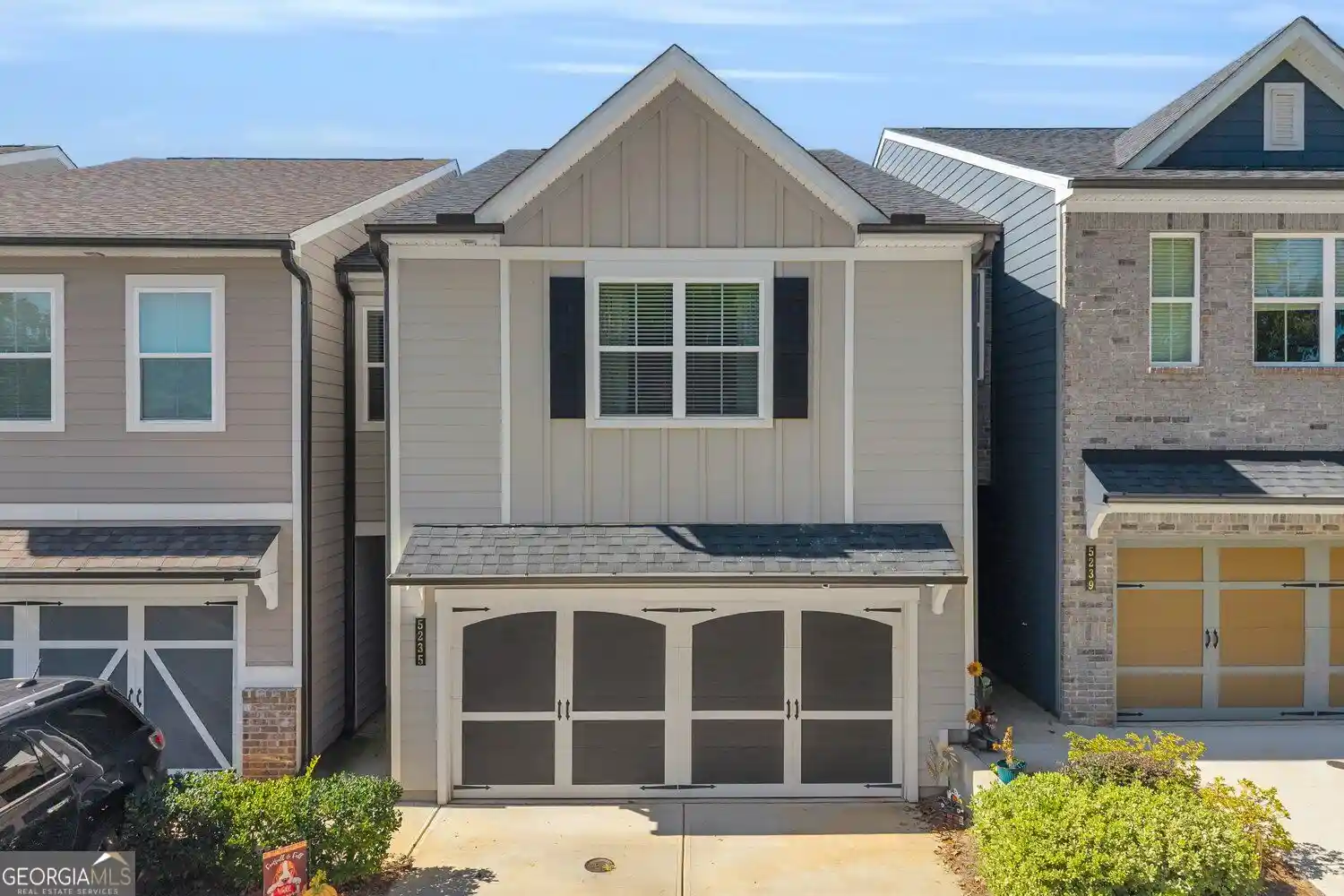 Townhouse for sale at 5235 Canberra Dr, Flowery Branch, GA 30542 | MLS# 10872296