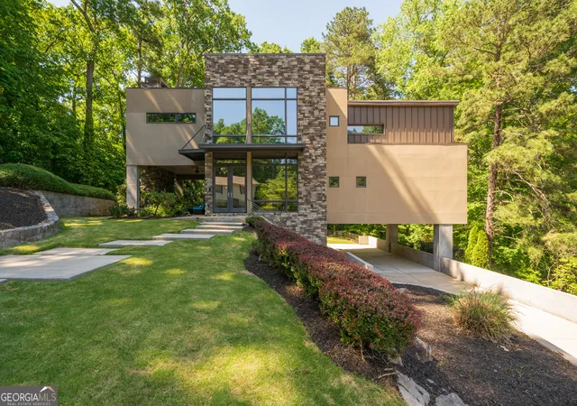 1st image of 643 Larchmont Cir Nw, Atlanta, GA 30318 | MLS# 10753523