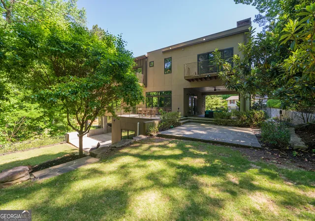 3rd image of 643 Larchmont Cir Nw, Atlanta, GA 30318 | MLS# 10753523