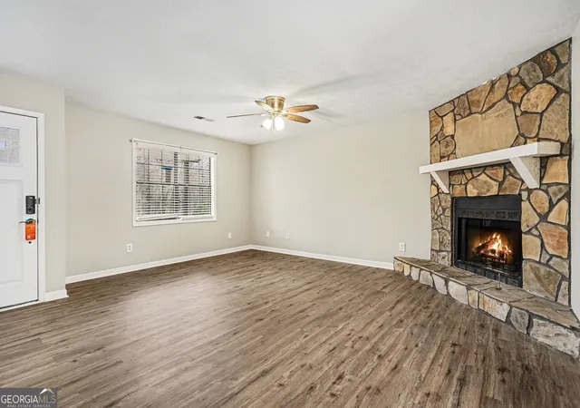 Photo 3 of Single family home for sale at 2221 Davis Oaks Ct, Stone Mountain, GA 30087 | MLS# 10695907 | Listing updated on 2026-09-13