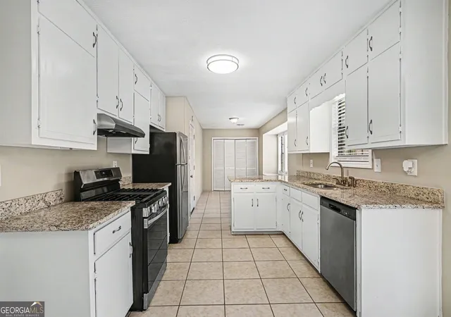 Photo 4 of Single family home for sale at 2221 Davis Oaks Ct, Stone Mountain, GA 30087 | MLS# 10695907 | Listing updated on 2026-09-13