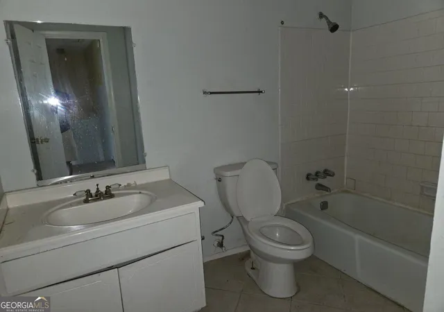 Listing Photo 2 - Condo for sale in building located at 4701 Flt Shls Rd, Union City, GA 30291 - Unit #38G