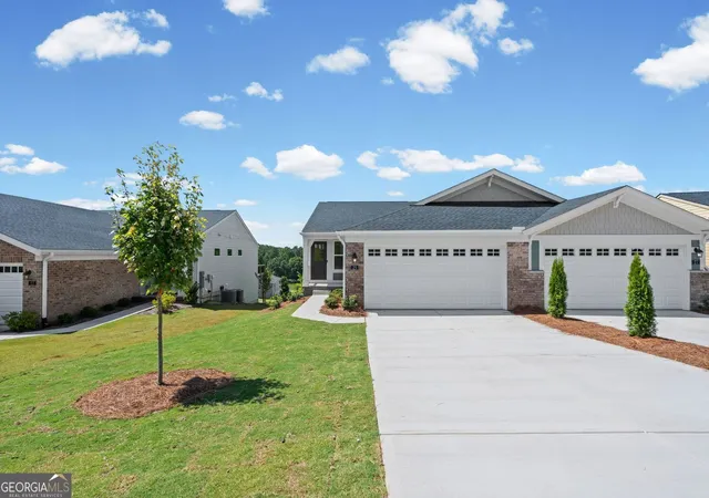 Photo 4 of Townhouse for sale at 25 Village Dr, Dawsonville, GA 30534 | MLS# 10823735 | Listing updated on 2026-10-09