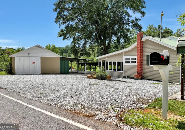 Photo 3 of Single family home for sale at 1707 Buena Vista Dr, Toccoa, GA 30577 | MLS# 10821352 | Listing updated on 2026-09-28