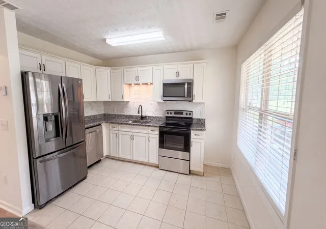 Photo 2 of Single family home for sale at 125 Sampson Ct, Covington, GA 30016 | MLS# 10831092 | Listing updated on 2026-09-11