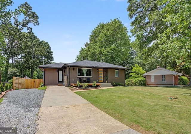 2nd image of 3590 Crestview Dr Se, Smyrna, GA 30082 | MLS# 10793870