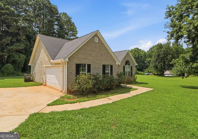 Photo 2 of Single family home for sale at 1452 Stroud Rd, Mcdonough, GA 30252 | MLS# 10806176 | Listing updated on 2026-09-05