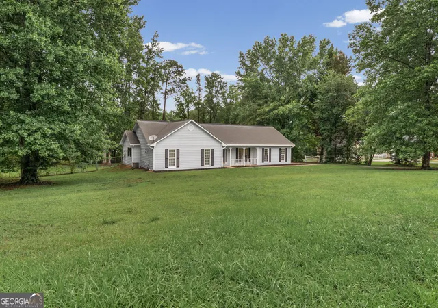 Photo 3 of Single family home for sale at 60 London Ln, Sharpsburg, GA 30277 | MLS# 10783989 | Listing updated on 2026-09-02