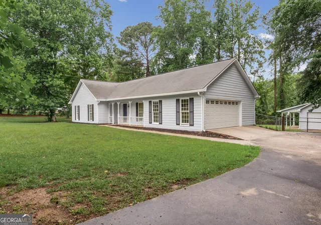 Photo 3 of Single family home for sale at 60 London Ln, Sharpsburg, GA 30277 | MLS# 10783989 | Listing updated on 2026-09-02
