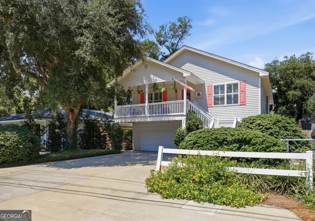 Photo 2 of Single family home for sale at 1007 Mallery St, St. Simons, GA 31522 | MLS# 10832285 | Listing updated on 2026-09-08