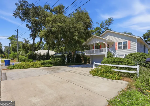 Photo 3 of Single family home for sale at 1007 Mallery St, St. Simons, GA 31522 | MLS# 10832285 | Listing updated on 2026-09-08