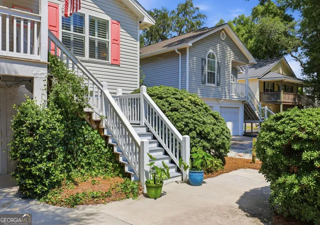 Photo 3 of Single family home for sale at 1007 Mallery St, St. Simons, GA 31522 | MLS# 10832285 | Listing updated on 2026-09-08