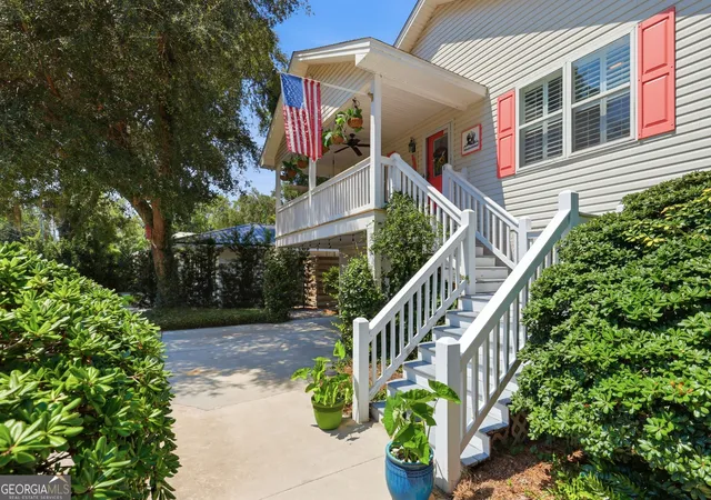Photo 4 of Single family home for sale at 1007 Mallery St, St. Simons, GA 31522 | MLS# 10832285 | Listing updated on 2026-09-08