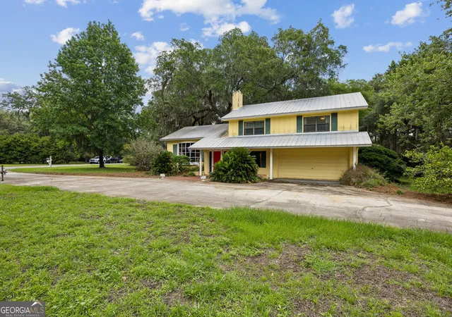Photo 3 of Sale Pending at 711 Mildred St, St. Marys, GA 31558 | MLS# 10773171 | Listing updated on 2026-10-07