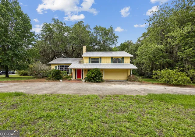 Photo 3 of Sale Pending at 711 Mildred St, St. Marys, GA 31558 | MLS# 10773171 | Listing updated on 2026-10-15