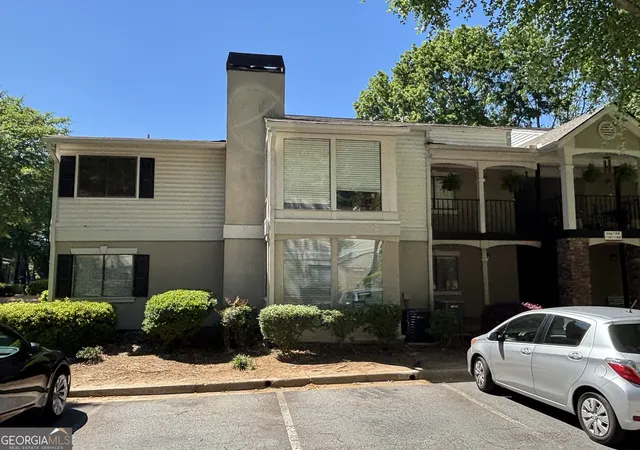 Listing Photo 2 - Condo for sale in building located at 7001 Wingate Wy, Sandy Springs, GA 30350