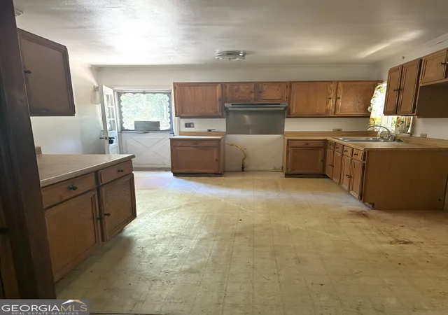 Photo 3 of Sale Pending at 1380 Hwy 72 E, Comer, GA 30629 | MLS# 10831970 | Listing updated on 2026-08-28