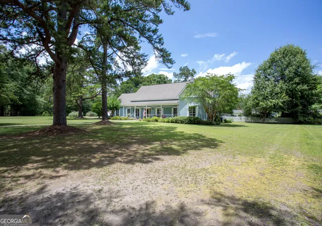 Homes for sale in Eufaula, AL | 118 Sunrise Dr, Eufaula, AL 36027 | MLS# 10792973