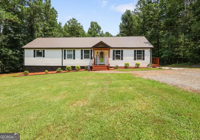 Photo 3 of Single family home for sale at 209 Ennis Rd, Barnesville, GA 30204 | MLS# 10816363 | Listing updated on 2026-10-06