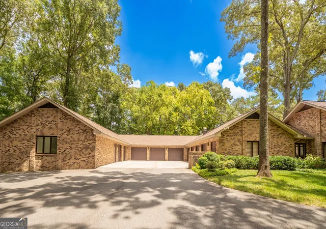 3rd image of 400 Terrell Dr, Cartersville, GA 30120 | MLS# 10810342
