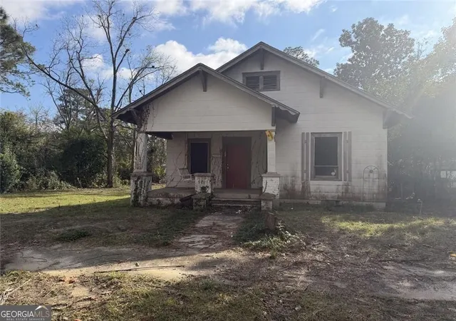 Homes for sale in Fitzgerald, GA | 320 W Magnolia St, Fitzgerald, GA 31750 | MLS# 10782792