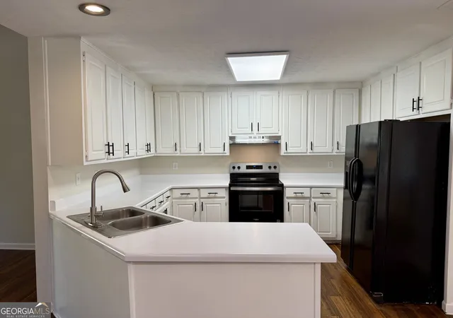 Photo 2 of Sale Pending at 205 Willow Shoals Dr, Covington, GA 30016 | MLS# 10833858 | Listing updated on 2026-09-10