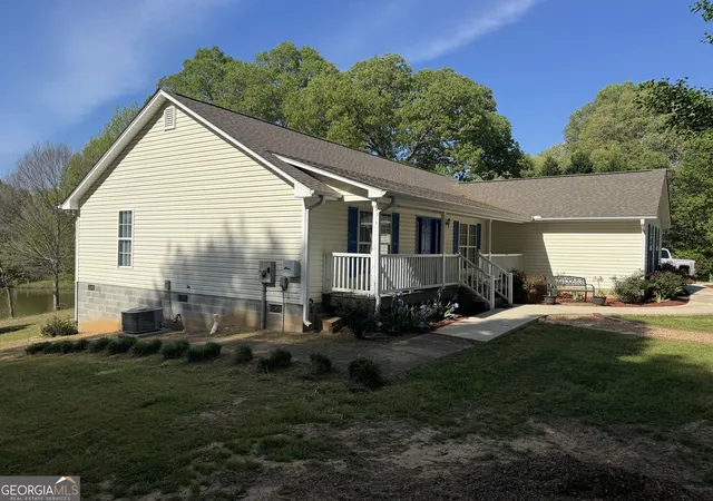 Photo 2 of Single family home for sale at 500 Hicks Rd, Toccoa, GA 30577 | MLS# 10807562 | Listing updated on 2026-10-09