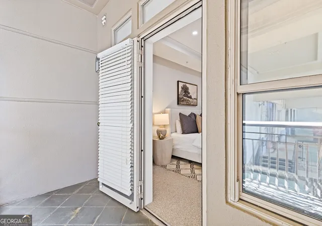 Listing Photo 2 - Condo for sale in building located at 3334 Peachtree Rd Ne, Atlanta, GA 30326 - Unit #109